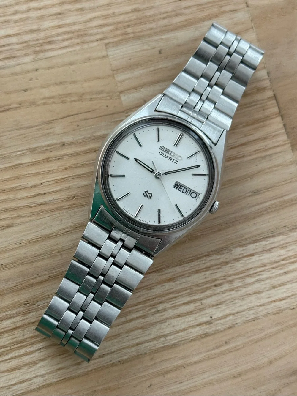 Seiko SQ Vintage Watch Stainless Bracelet Case Dial Hands Markers Day Date